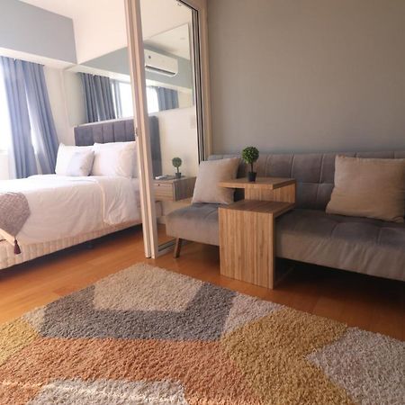 Апартаменти Oasis Regency @ Acqua Livingstone Near Rockwell Mandaluyong Екстер'єр фото