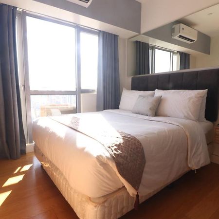 Апартаменти Oasis Regency @ Acqua Livingstone Near Rockwell Mandaluyong Екстер'єр фото