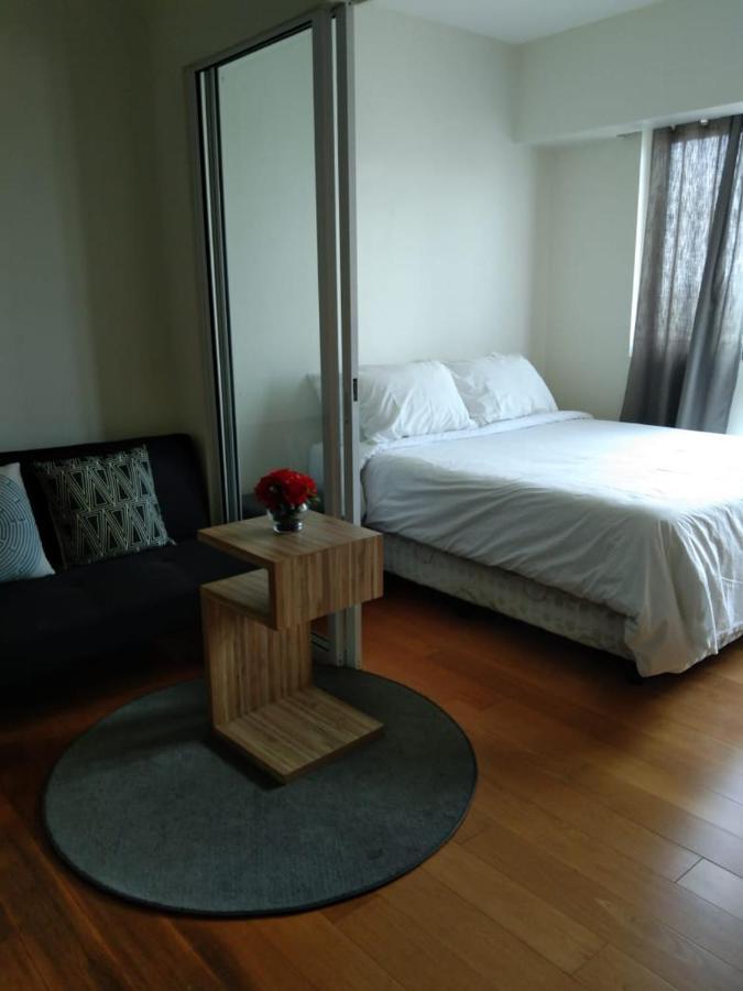 Апартаменти Oasis Regency @ Acqua Livingstone Near Rockwell Mandaluyong Екстер'єр фото