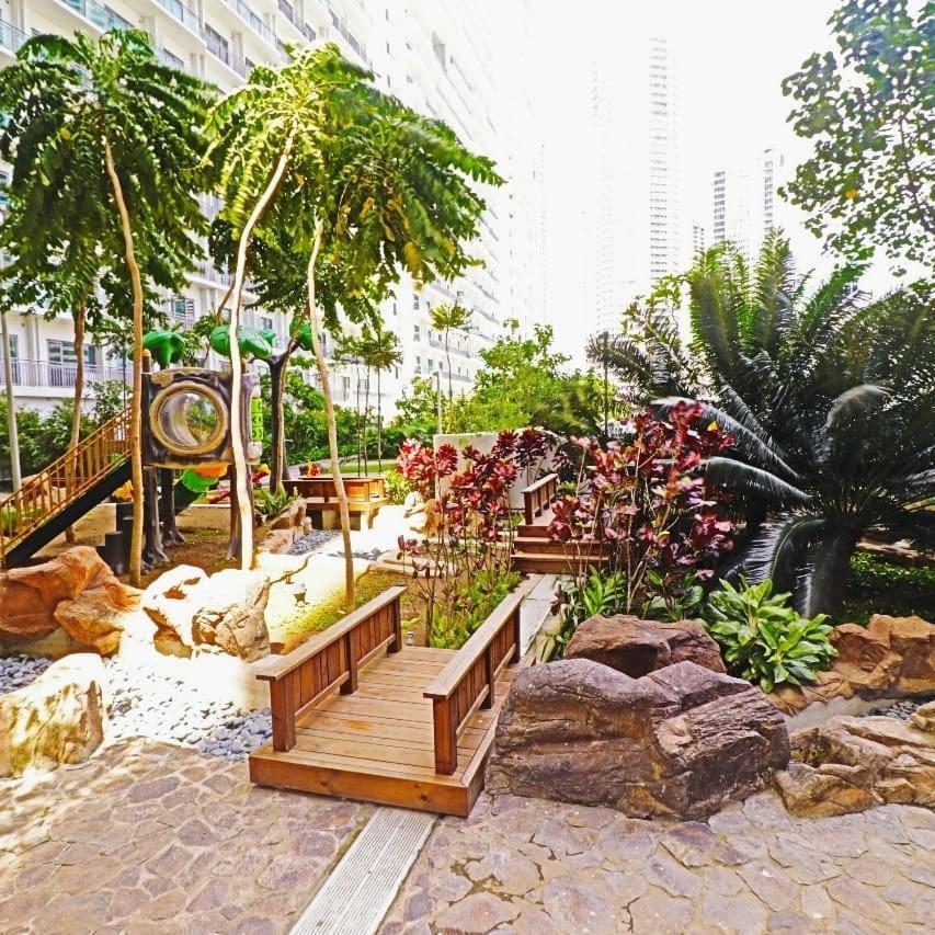 Апартаменти Oasis Regency @ Acqua Livingstone Near Rockwell Mandaluyong Екстер'єр фото